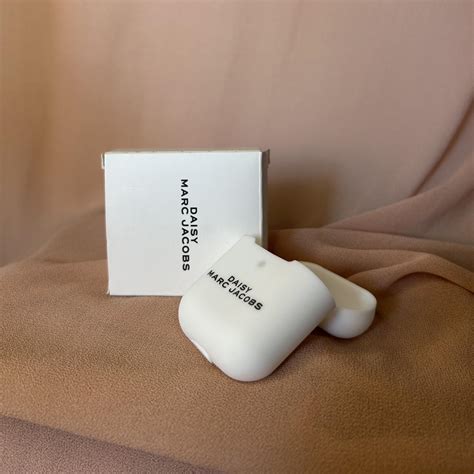 Marc Jacobs AirPod Case .